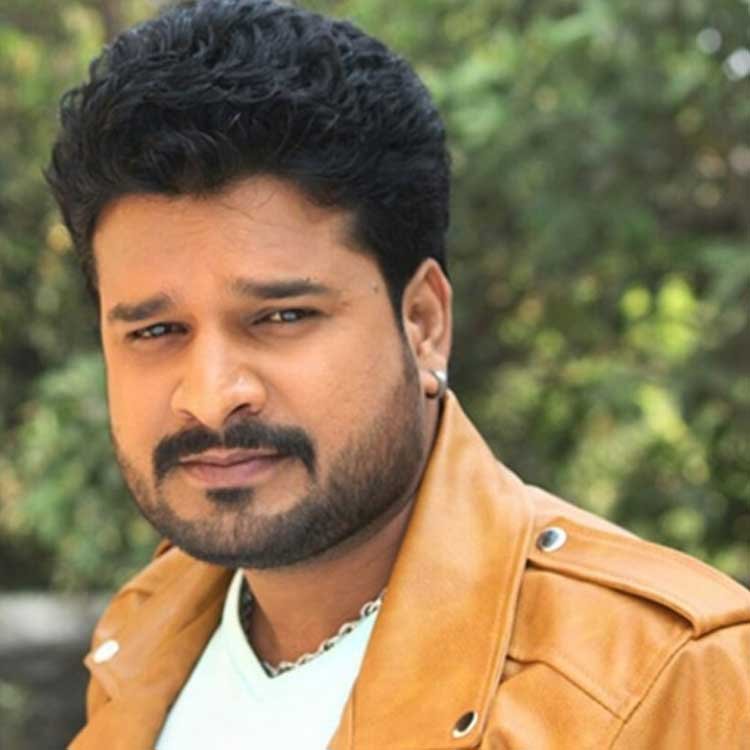 Ritesh Pandey Bio, Family Details, Girlfriend Name, Wife Name & Age